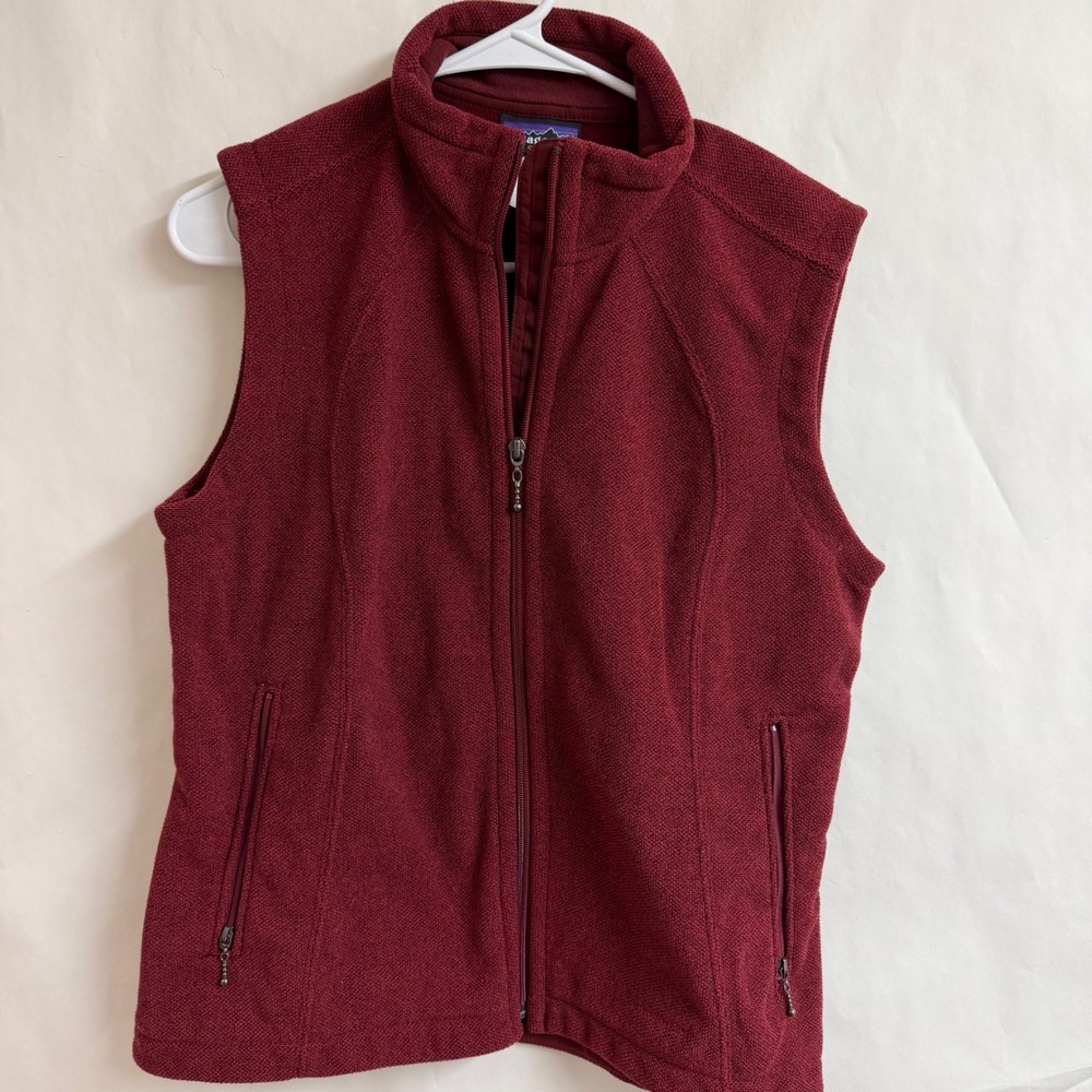 Patagonia Synchilla Fleece Vest Womens Medium Burgundy Red Outdoor Zip Pockets
